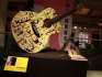 La guitare Bob l'�ponge d�dicac�e par Patrick Bruel